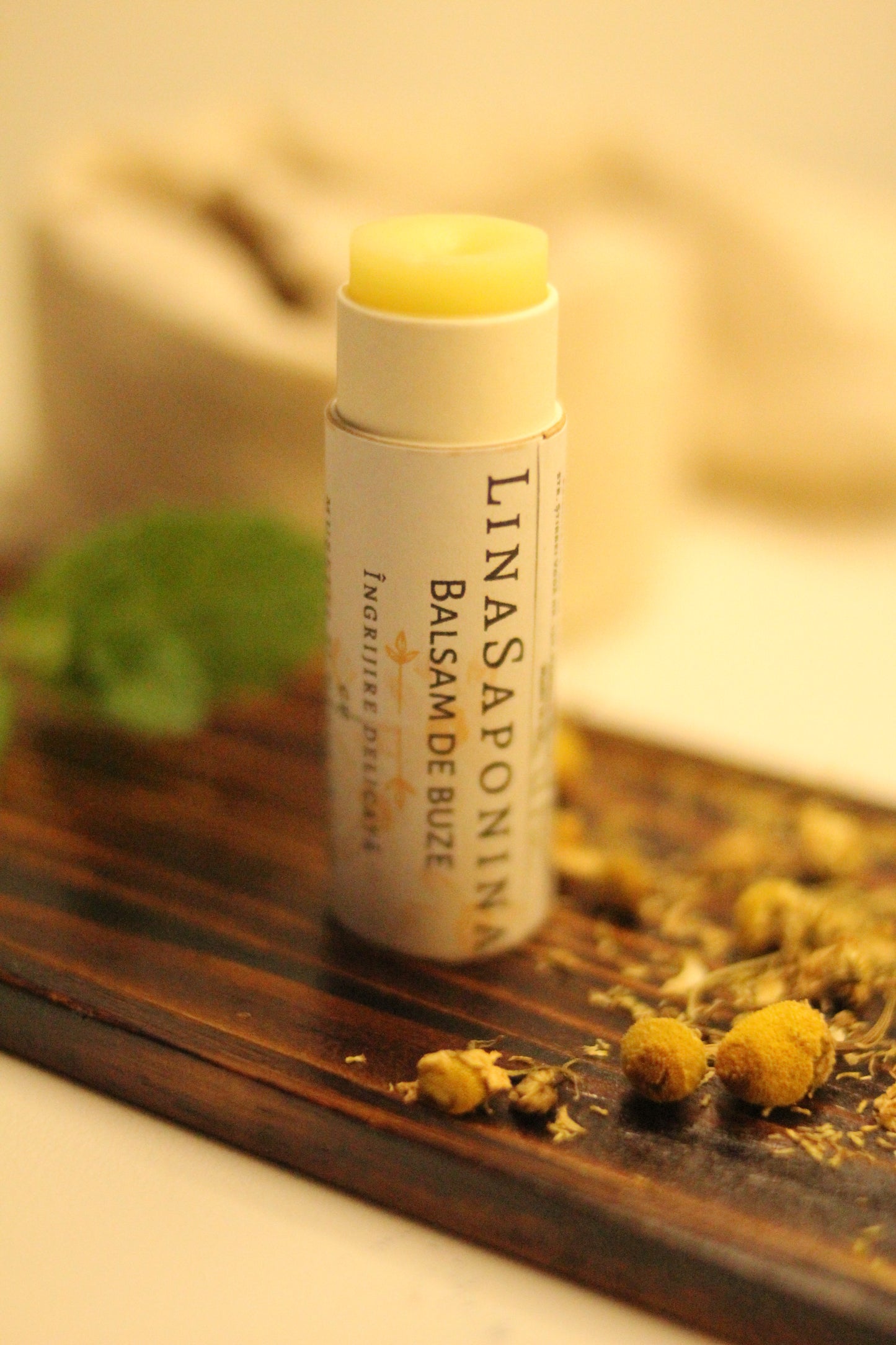 Balsam de buze cu mușețel şi mentă dulce