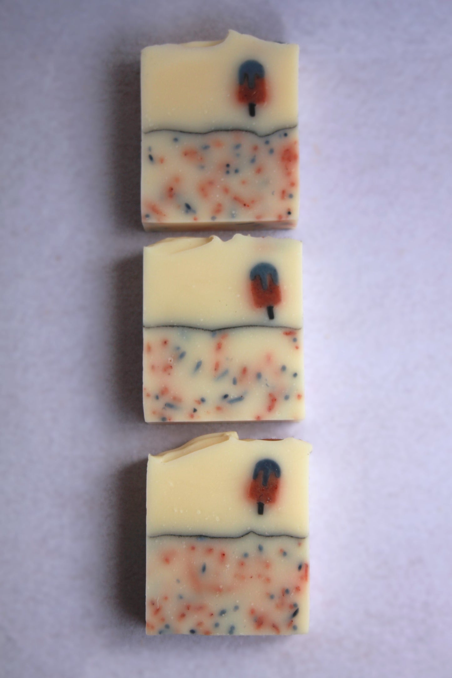 Săpun natural SummerDays - cu uleiuri esențiale de eucalipt, grapefruit și ylang-ylang