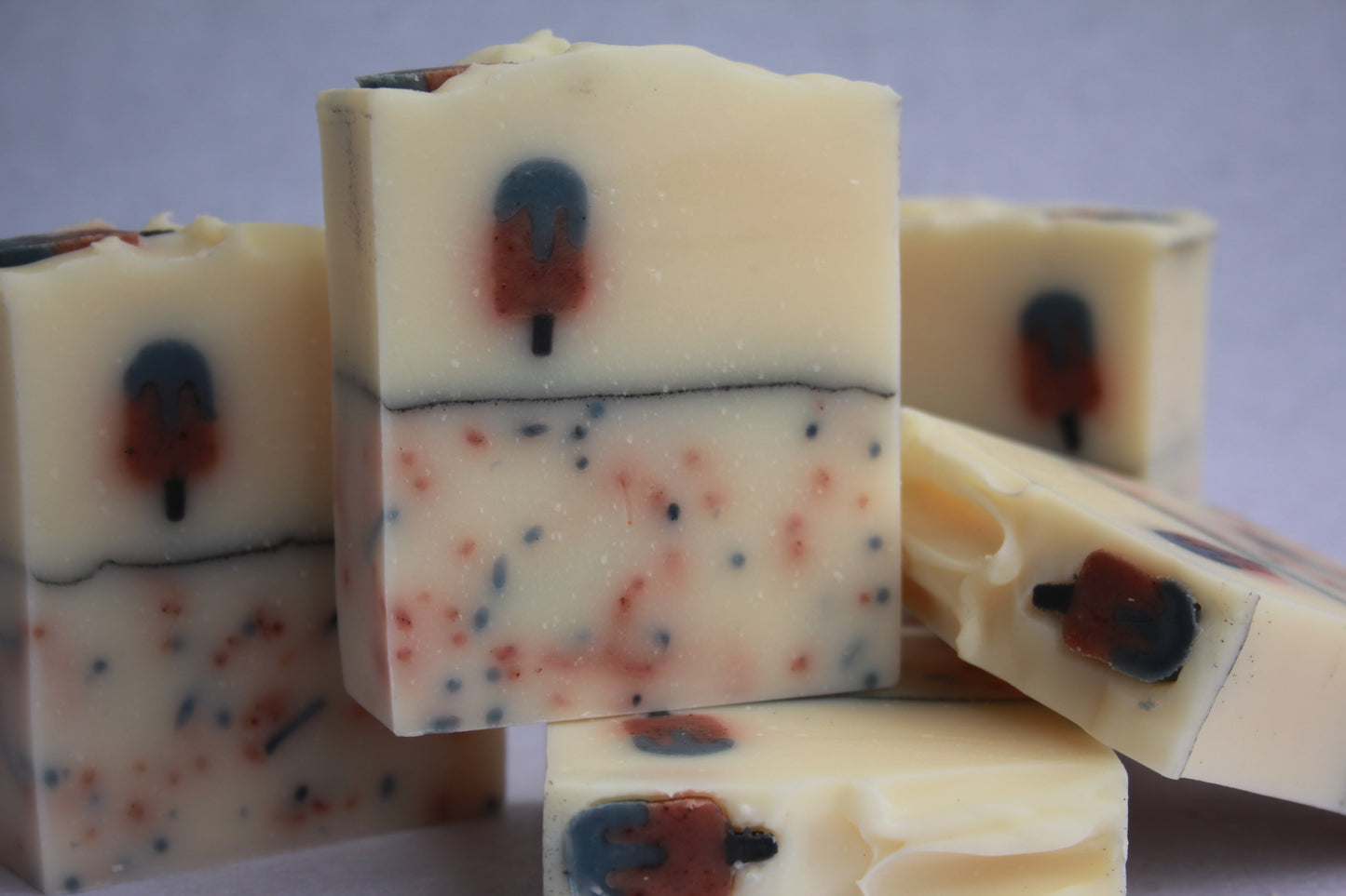 Săpun natural SummerDays - cu uleiuri esențiale de eucalipt, grapefruit și ylang-ylang