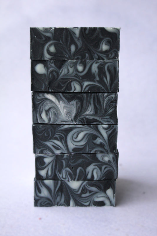 Săpun natural StarDust - cu pudră de cărbune activat și uleiuri esențiale de bergamotă, salvie și geranium