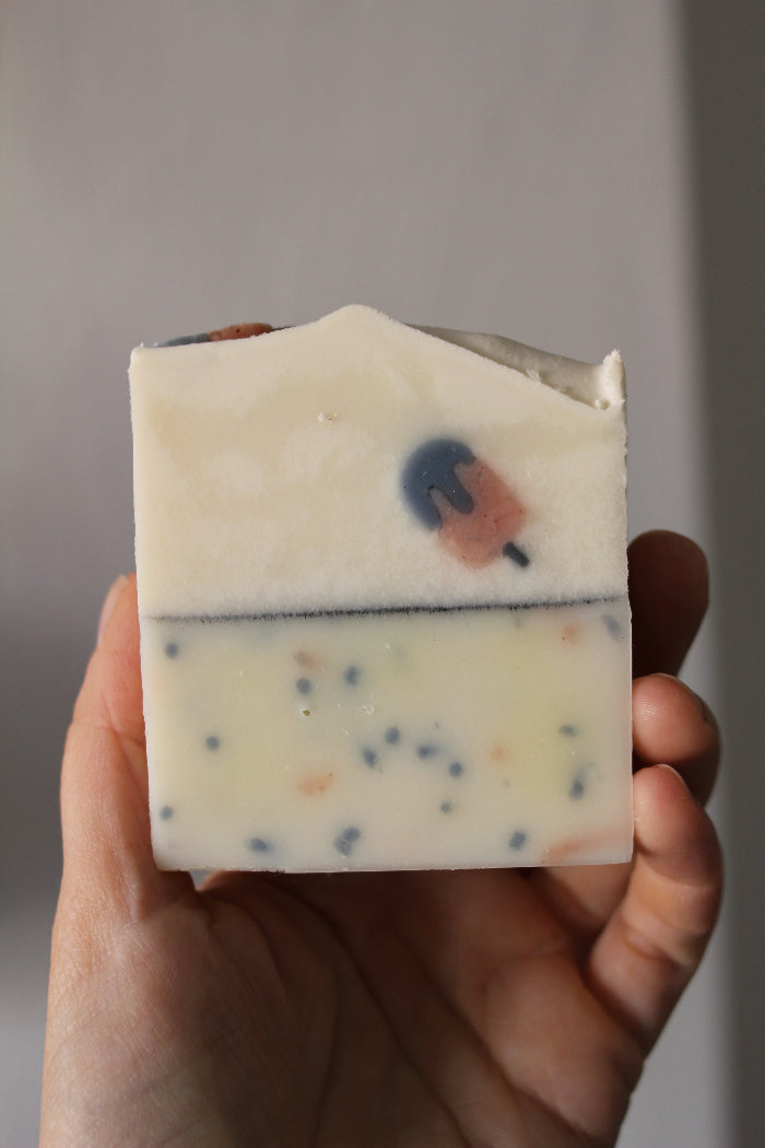 Pachet săpun natural SummerDays, săpunieră din ceramică și săculeț din lufă