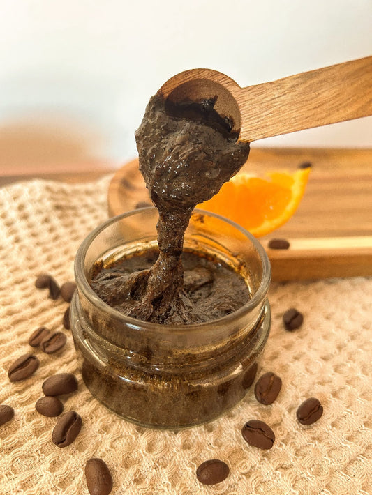 Scrub de corp cu cafea și ulei esențial de portocale