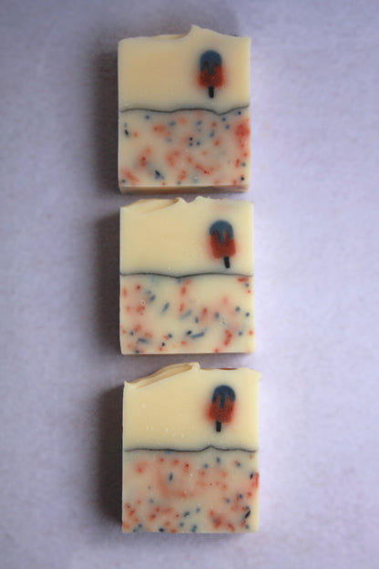 Săpun natural SummerDays - cu uleiuri esențiale de eucalipt, grapefruit și ylang-ylang