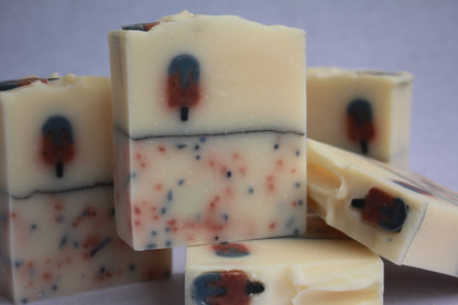 Săpun natural SummerDays - cu uleiuri esențiale de eucalipt, grapefruit și ylang-ylang