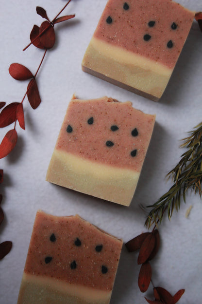 Săpun natural Watermelon cu uleiuri esențiale de verbena, neroli și mentă creață