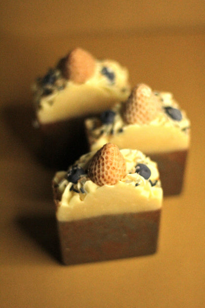 Sapun personalizat capsunica