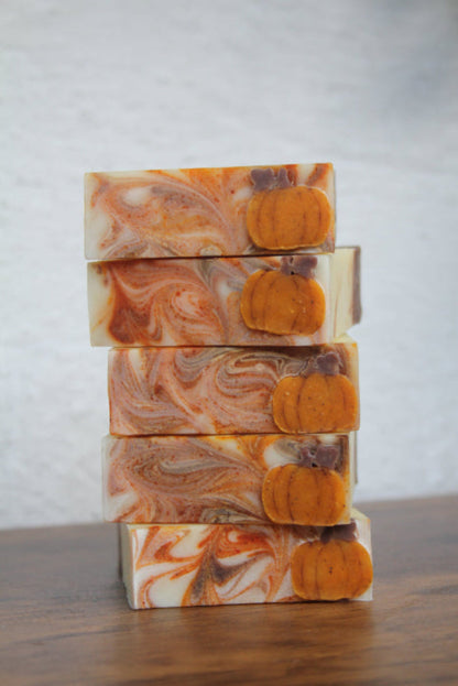 Săpun natural Pumpkin Spice cu decor de dovleac de toamna