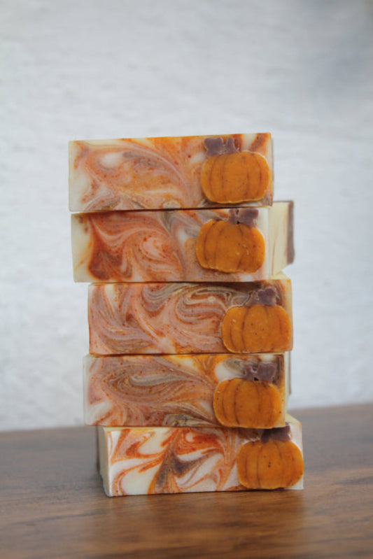 Săpun natural Pumpkin Spice cu decor de dovleac de toamna